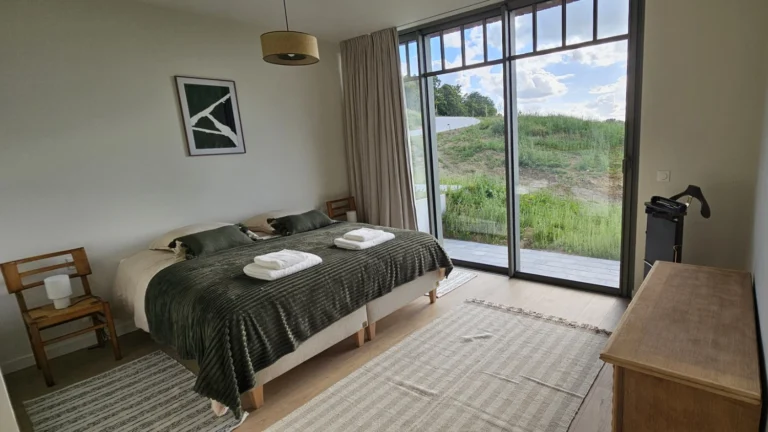 vakantiehuis-accommodatie-verhuur-Cassel-12 personen-slaapkamer 1